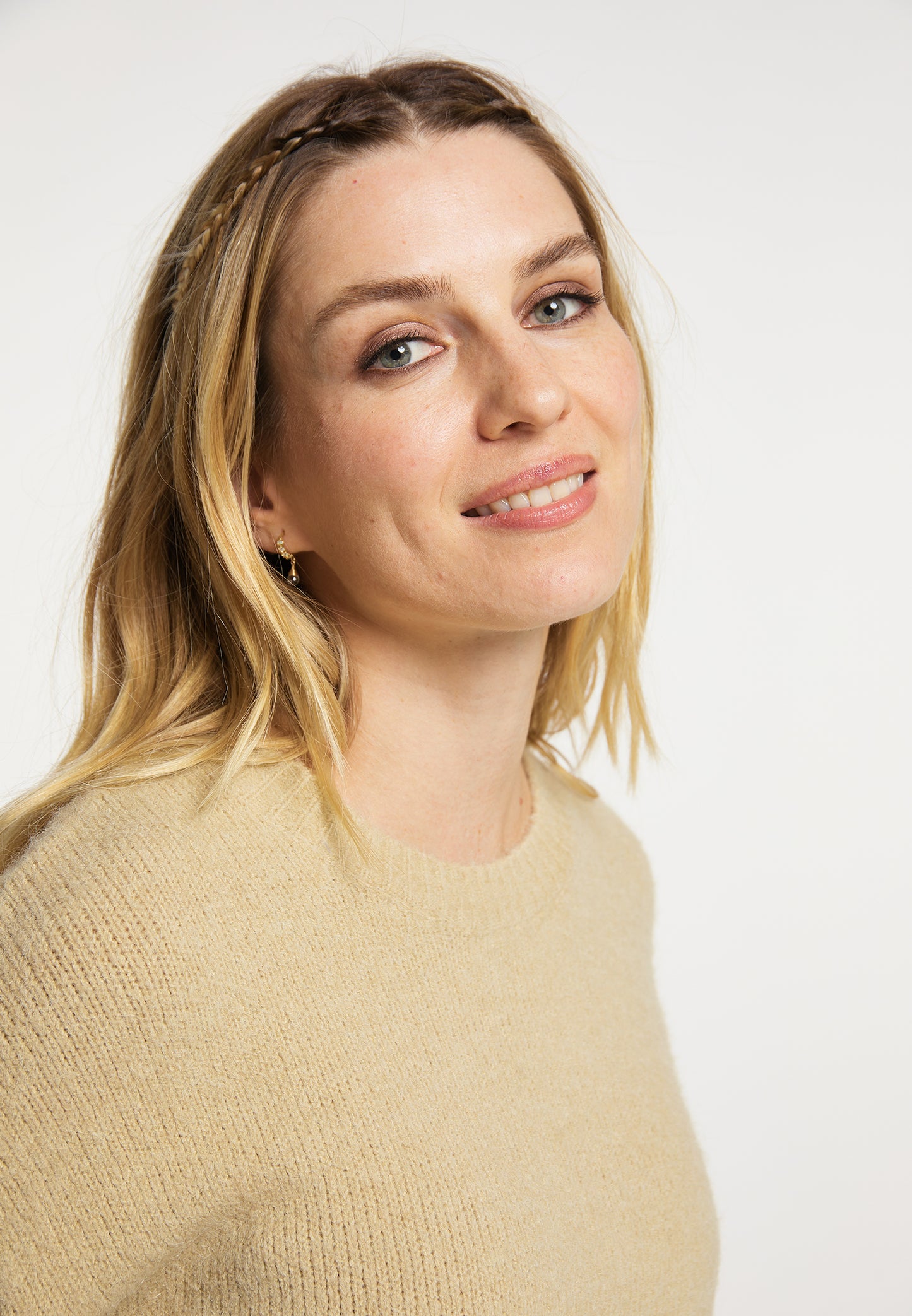 usha FESTIVAL Women's Crew Neck Sweater