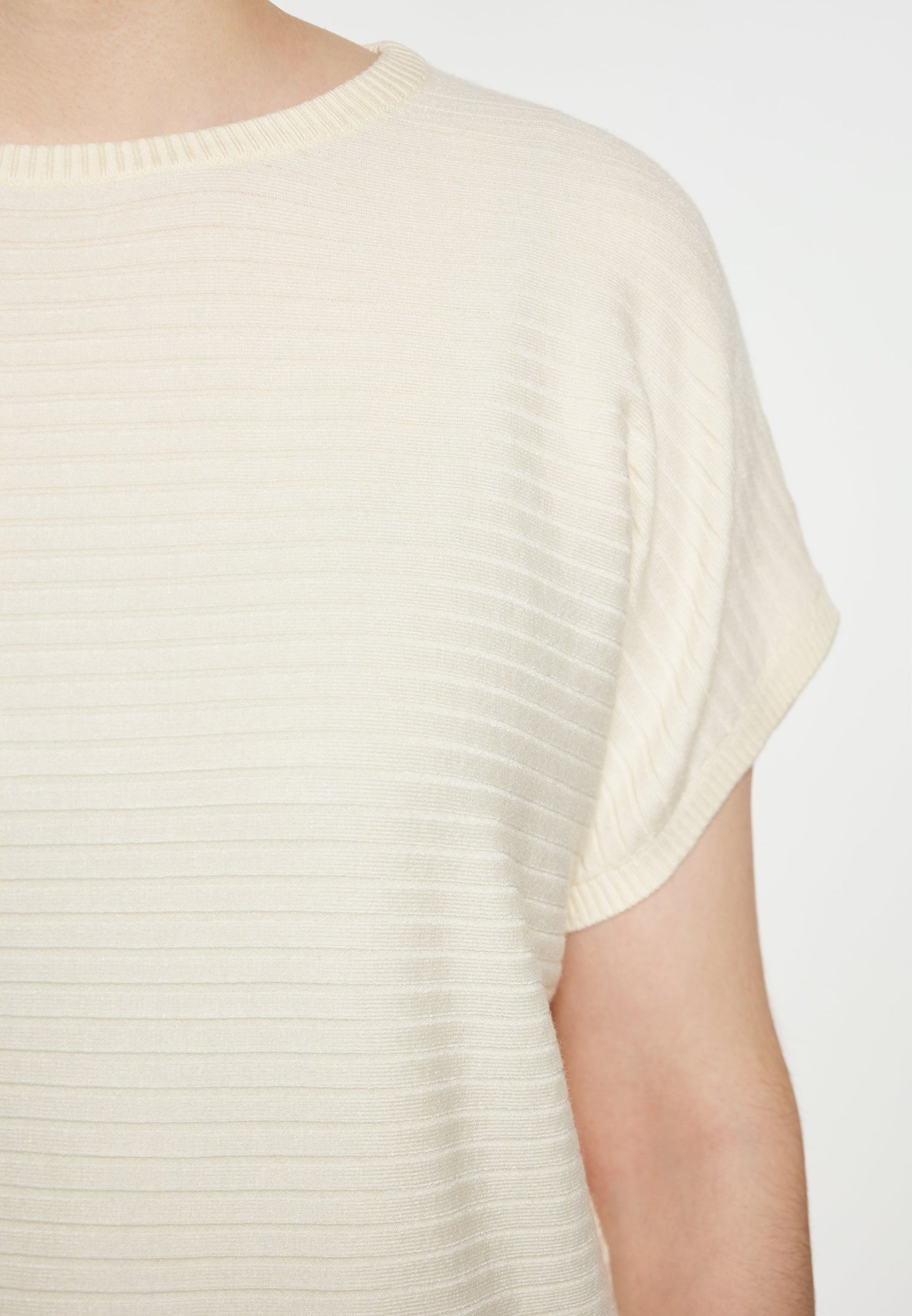 Iparo Women's T-Shirt